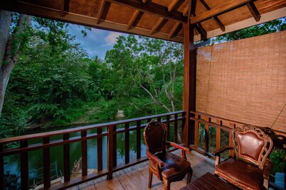 Yala River Face Inn