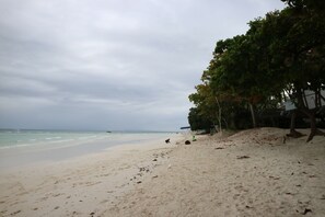 บนชายหาด
