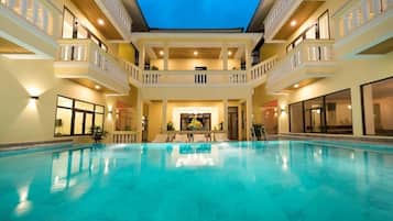 Outdoor pool, sun loungers