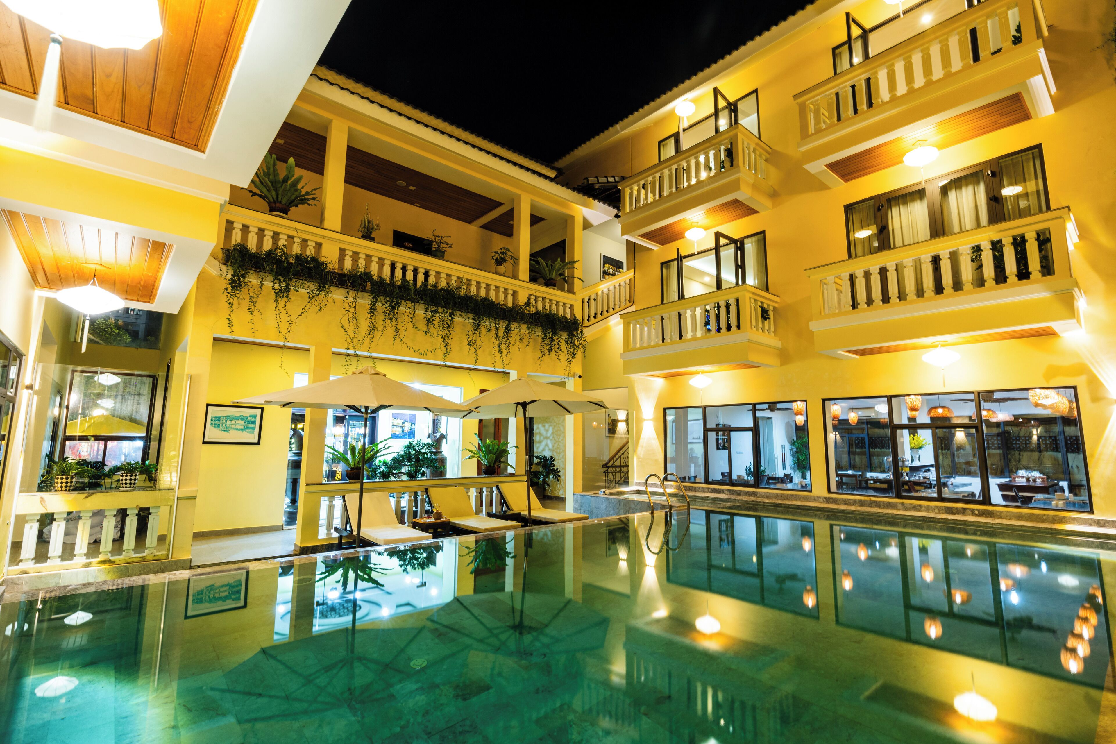 outdoor pool, pool loungers