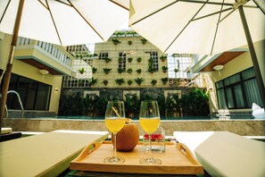 Outdoor pool, sun loungers - Ancient Haven (Da Nang)