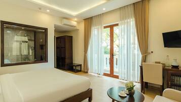 Chambre luxueuse double, 1 grand lit, balcon, vue sur la ville | Vue sur le jardin