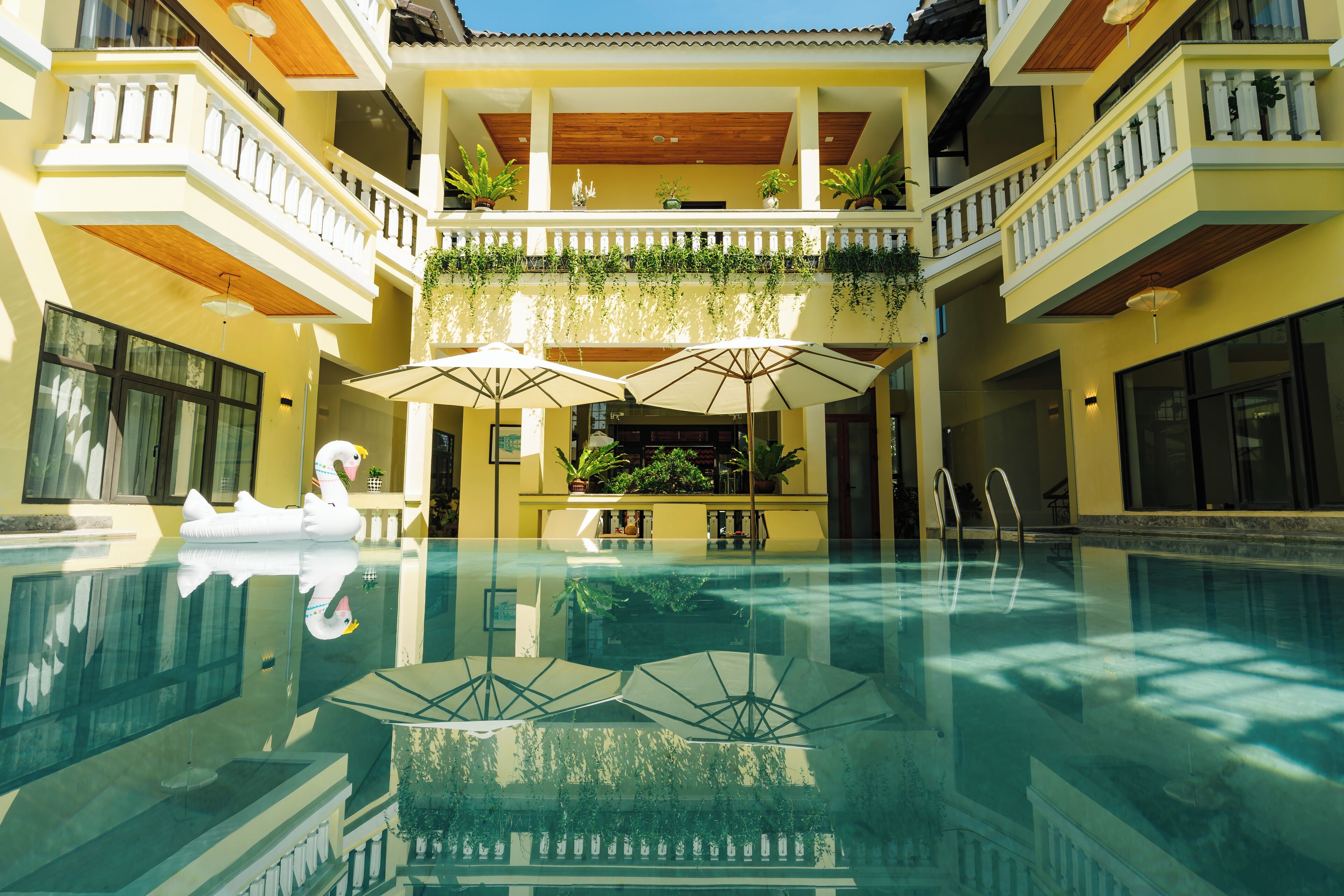 outdoor pool, pool loungers