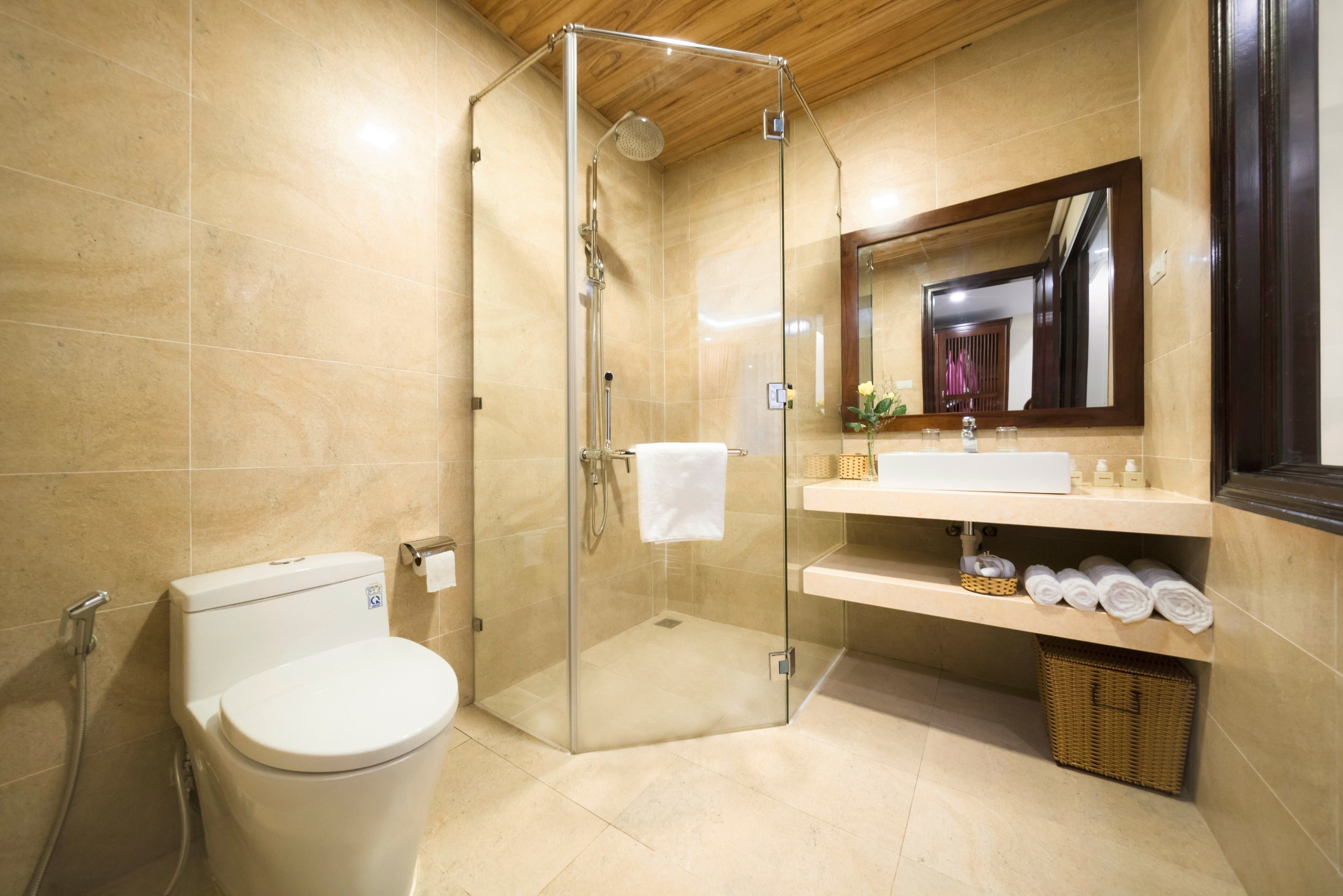 shower, free toiletries, bathrobes, slippers