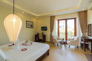 Minibar, caja fuerte, escritorio y espacio para trabajar con un portátil