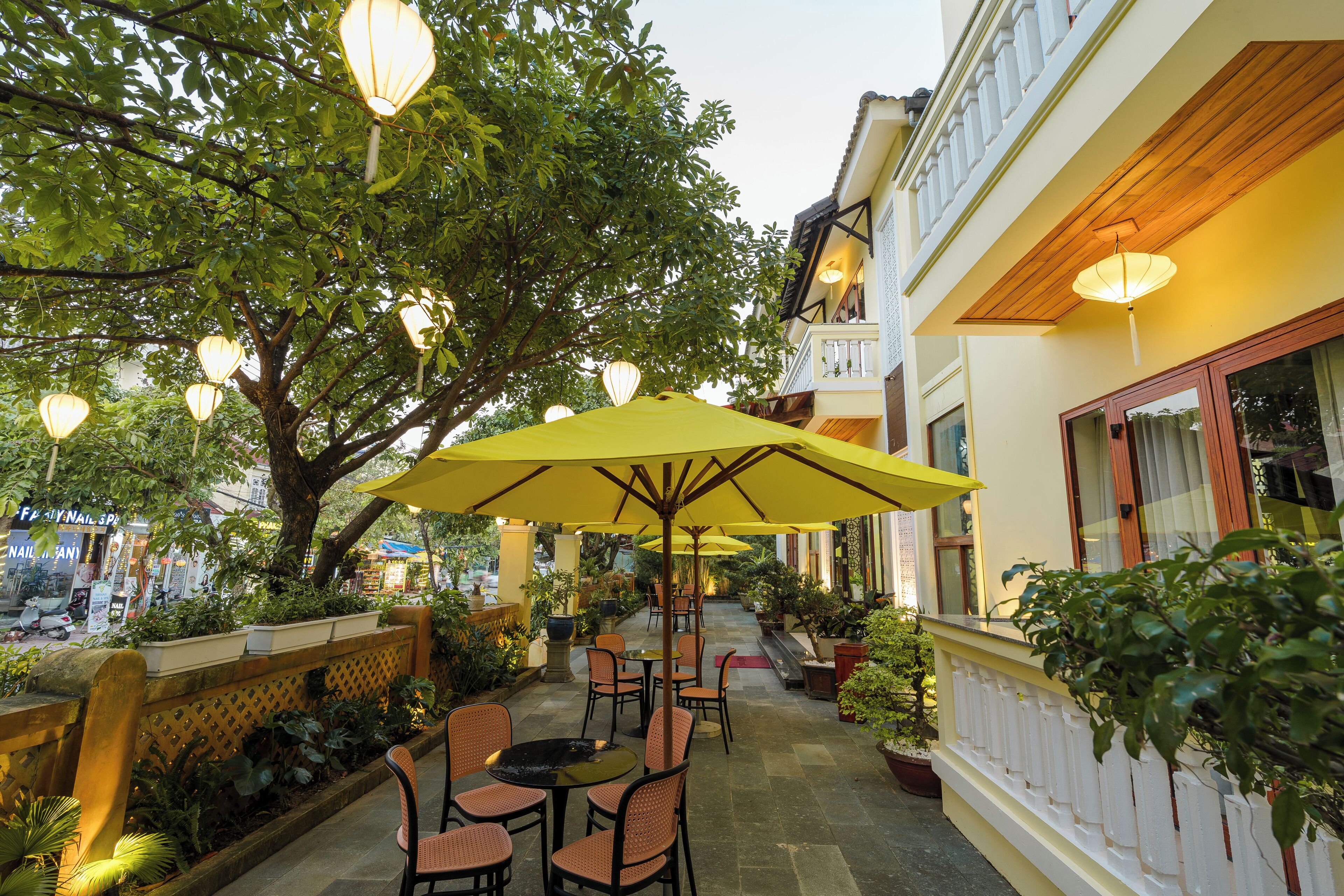 luxury double room, 1 queen bed, balcony, city view | exterior