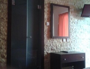 Soundproofing, iron/ironing board, free cots/infant beds, free WiFi - Ballas Hotel (Volos)