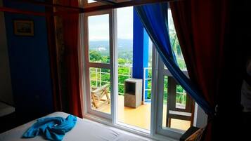 Caja de seguridad en la habitación y decoración personalizada