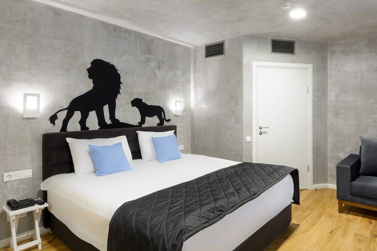 Grand Double or Twin Room | Bar mini, peti besi dalam bilik, dihias secara berasingan, meja