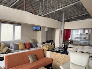 22-inch LED TV with satellite channels, TV - Istanbul Paris Hotel & Hostel (Istanbul)