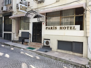 Front of property - Istanbul Paris Hotel & Hostel (Istanbul)