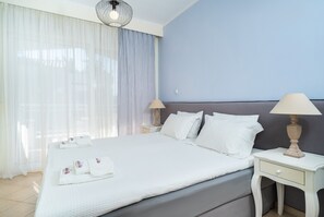 Premium Studio | Premium bedding, in-room safe, desk, soundproofing - Aelia Villa (Thasos)