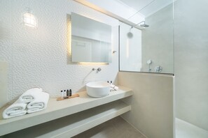 Estudio Confort | Baño | Ducha, artículos de higiene personal gratuitos y secador de pelo