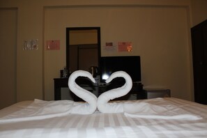 Estudio estándar, no fumadores | Cortinas opacas, camas supletorias, wifi gratis y ropa de cama