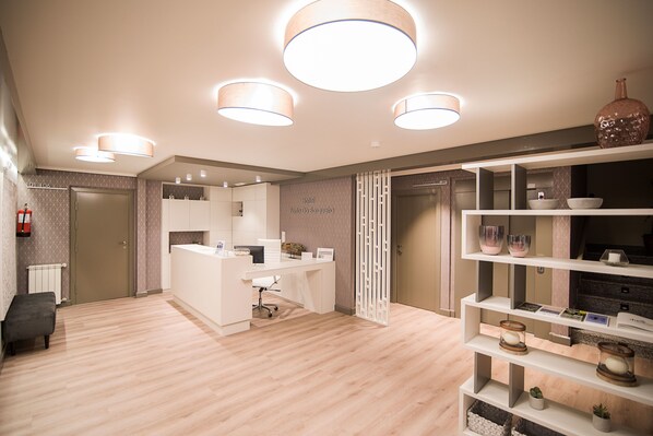 Check-in/check-out kiosk