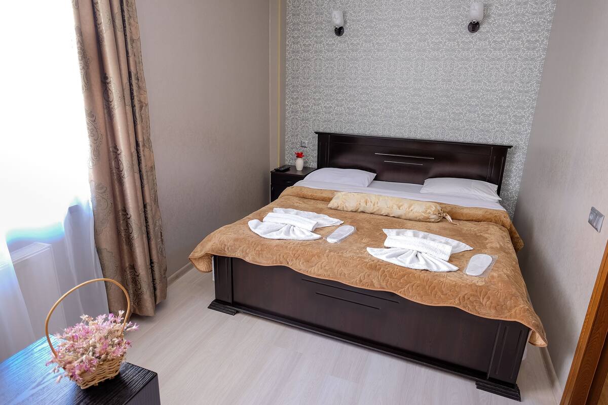 Double Room, 1 King Bed | Individually decorated, individually furnished, blackout curtains