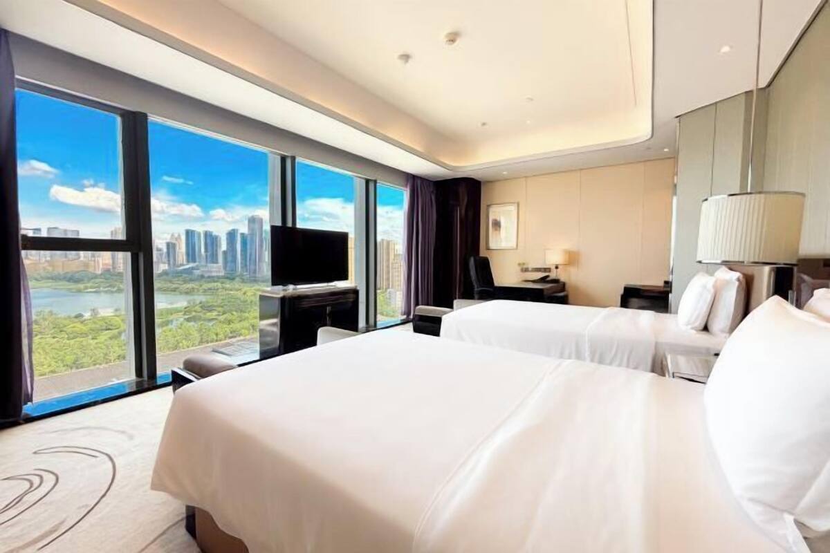 Premium bedding, minibar, in-room safe, desk