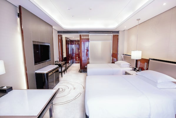 Premium bedding, minibar, in-room safe, desk