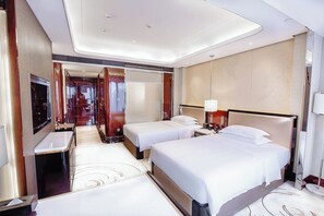 Luxe beddengoed, een minibar, een kluis op de kamer, een bureau