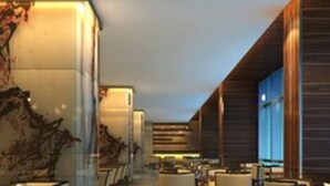 A modern interior with a long corridor lined with tables and chairs, large windows, and a marble floor. - Wuhan You Yi International Hotel (Wuhan)