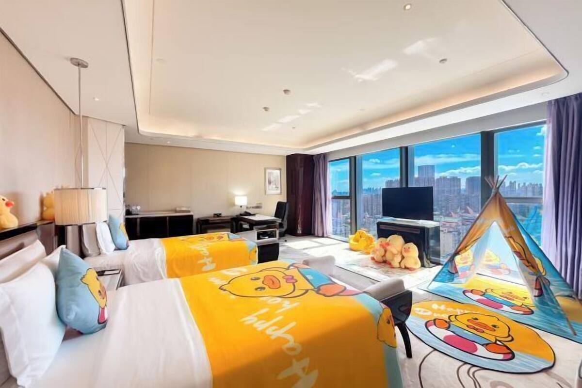 Luxe beddengoed, een minibar, een kluis op de kamer, een bureau