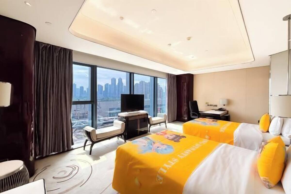 Premium bedding, minibar, in-room safe, desk