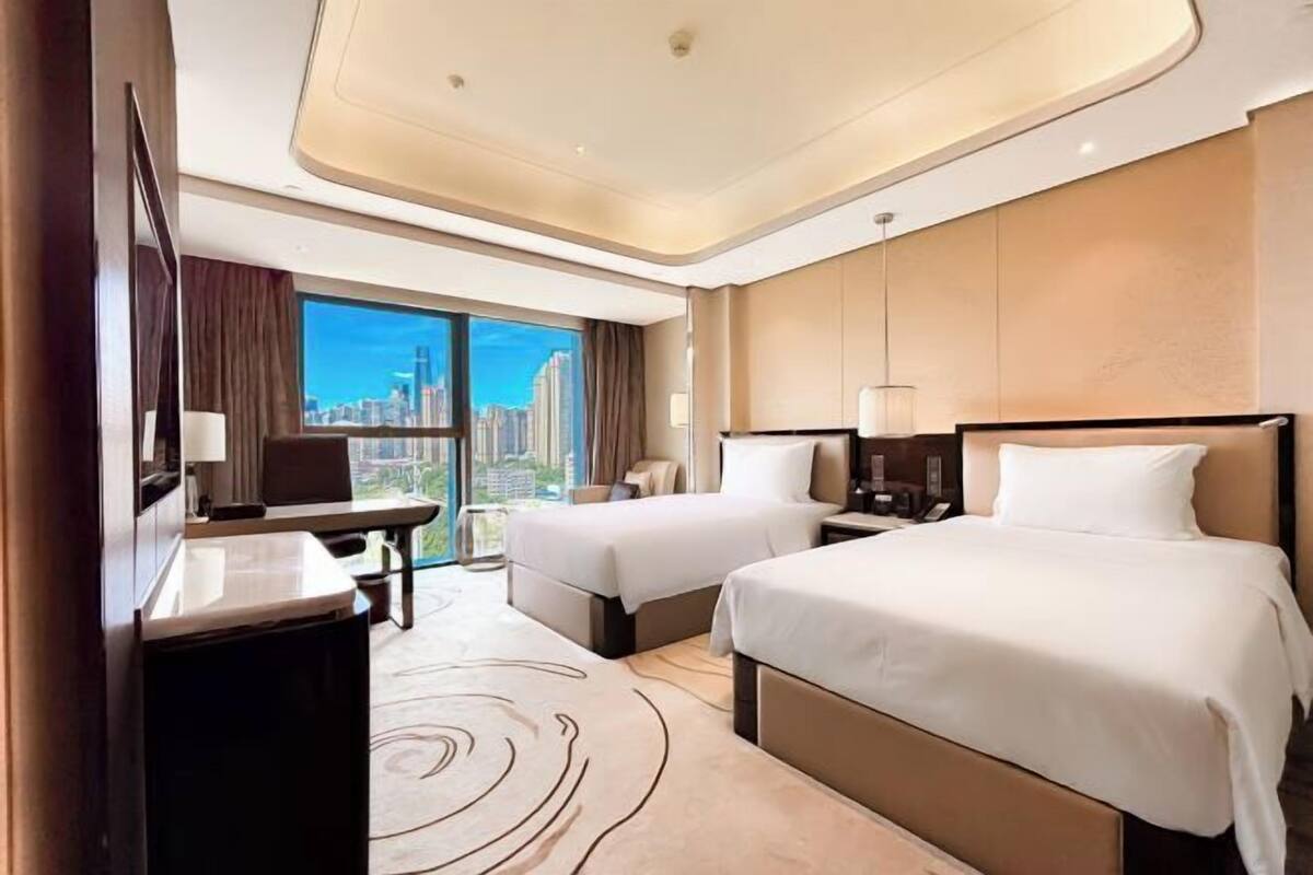 Premium bedding, minibar, in-room safe, desk
