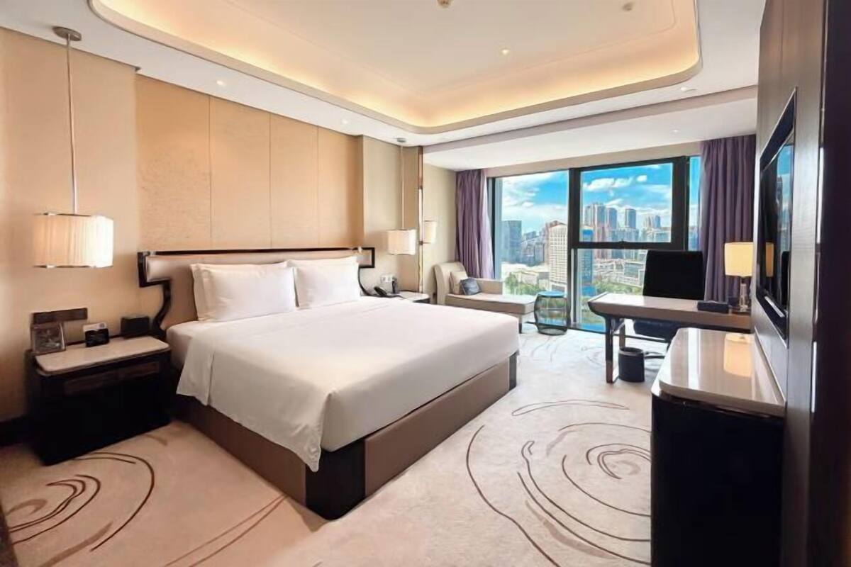 Premium bedding, minibar, in-room safe, desk