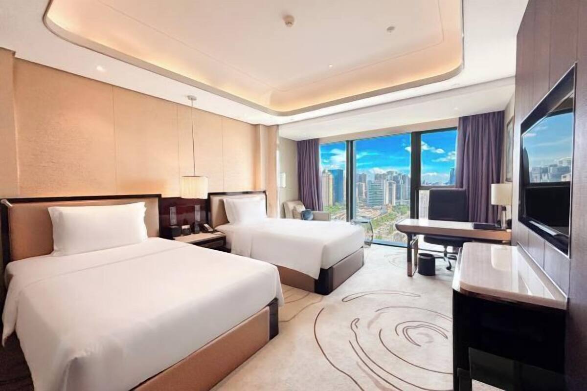Premium bedding, minibar, in-room safe, desk