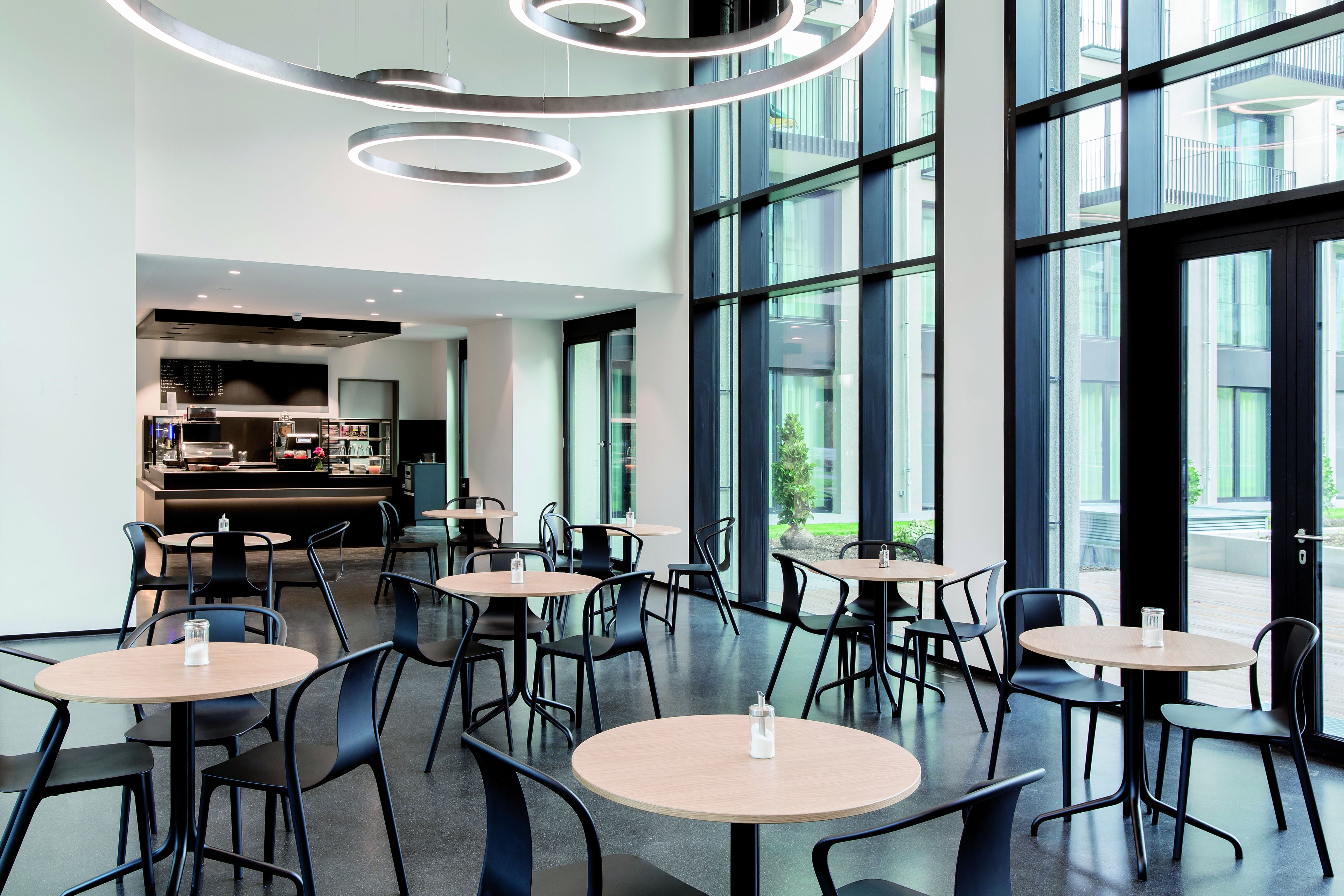 Tägliches Frühstücksbuffet (20 EUR pro Person)