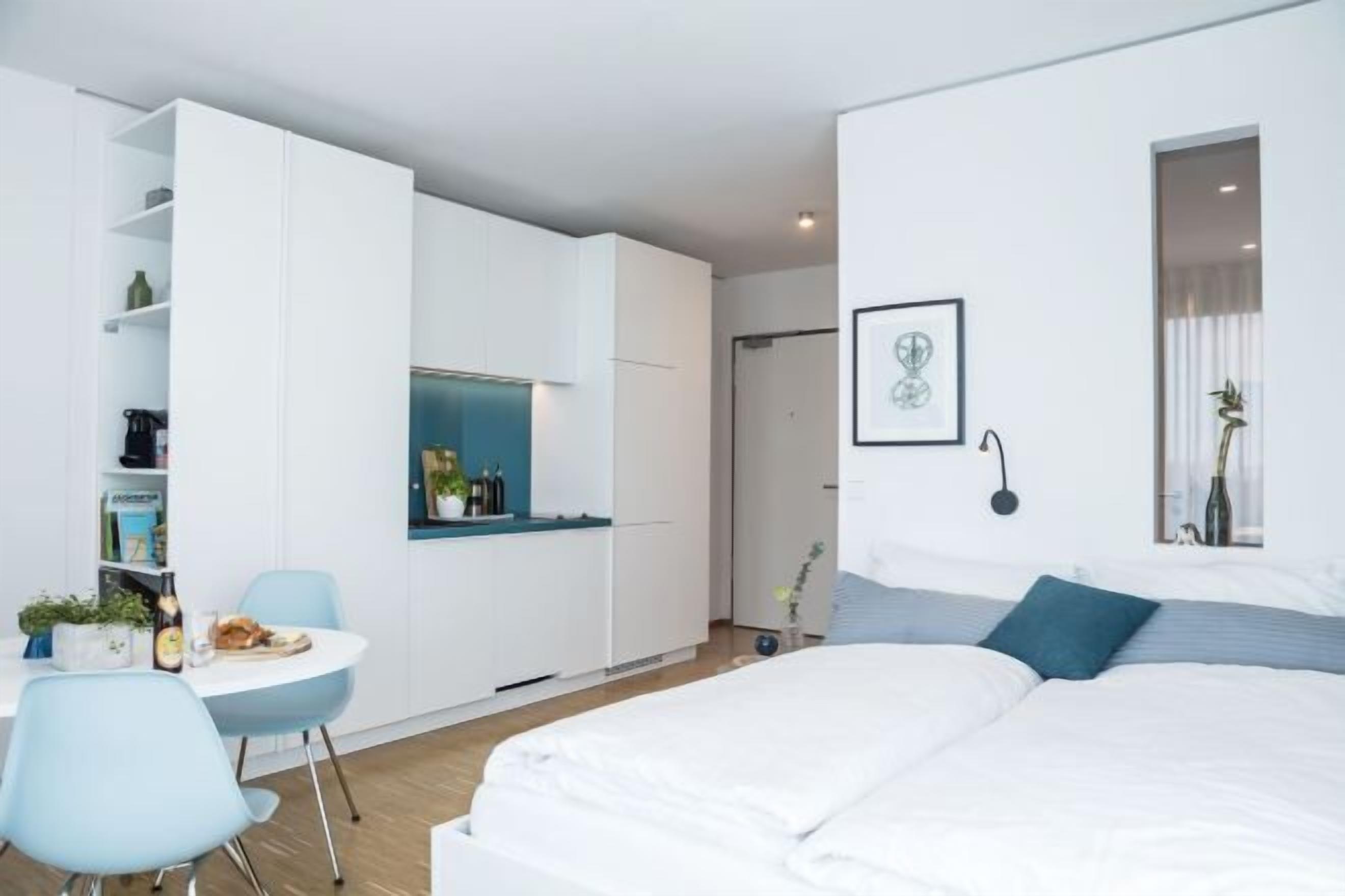 Roupas de cama premium, edredons de pluma, cofres nos quartos