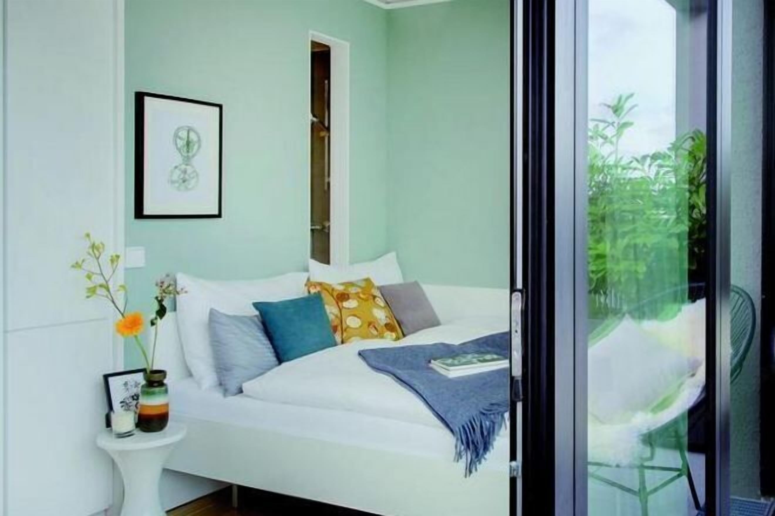 Roupas de cama premium, edredons de pluma, cofres nos quartos