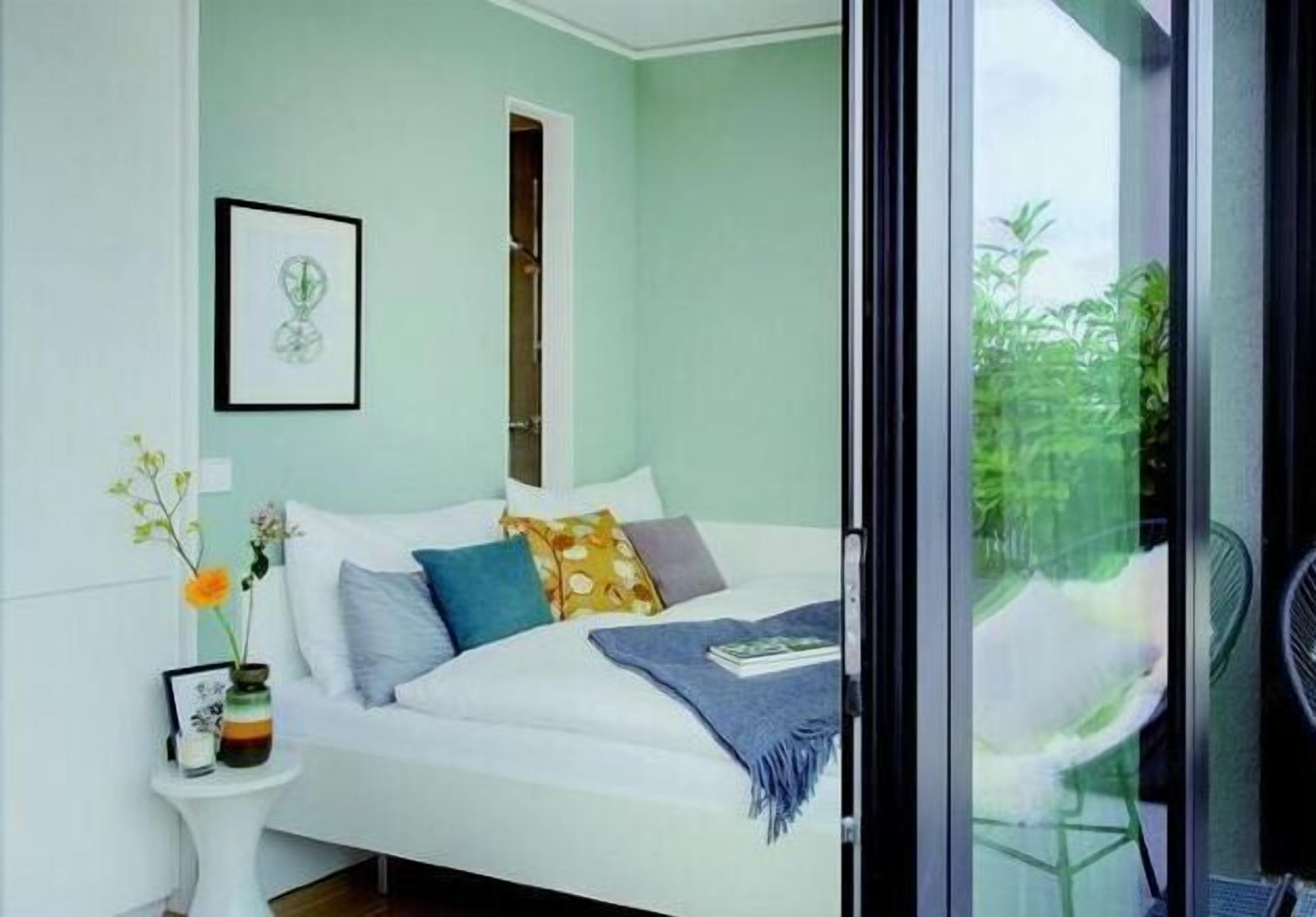 Premium bedding, down comforters, in-room safe, desk