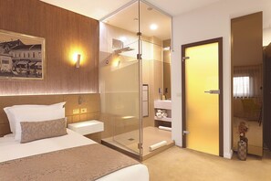 Business Room | Premium bedding, minibar, in-room safe, desk - Hotel Vila Class (Satu Mare)