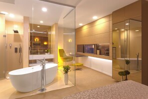 Ropa de cama de alta calidad y minibar 