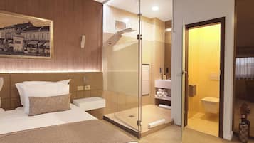 Habitación empresarial | Ropa de cama de alta calidad y minibar