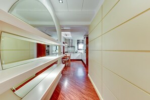 Apartamento, 2 quartos, vista para o jardim, no piso térreo | Área de estar | TV de tela plana