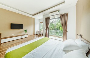 Suite Double Room with Balcony Garden View | Vue de la chambre