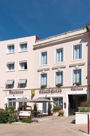 Front of property - Grand Hôtel Pélisson (Nontron)
