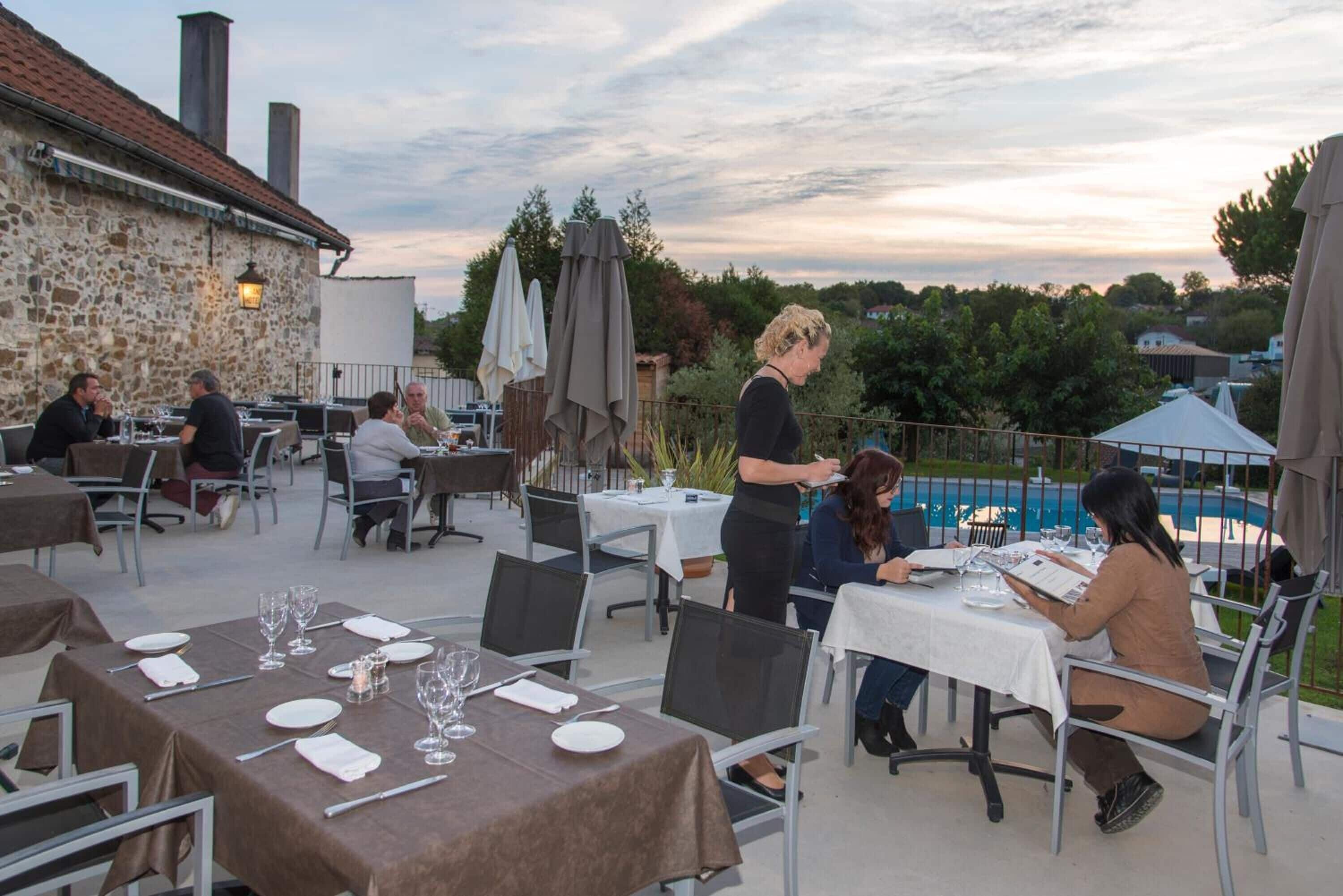 Se sirven desayunos, comidas y cenas 