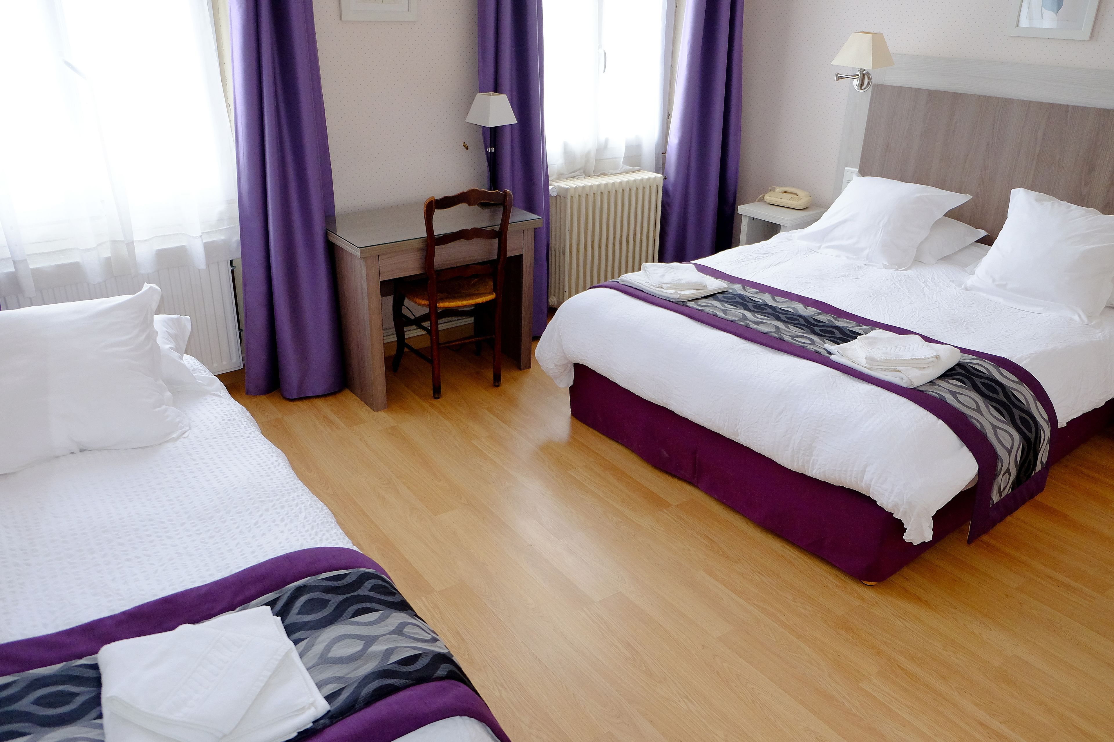 1 bedroom, desk, laptop workspace, soundproofing