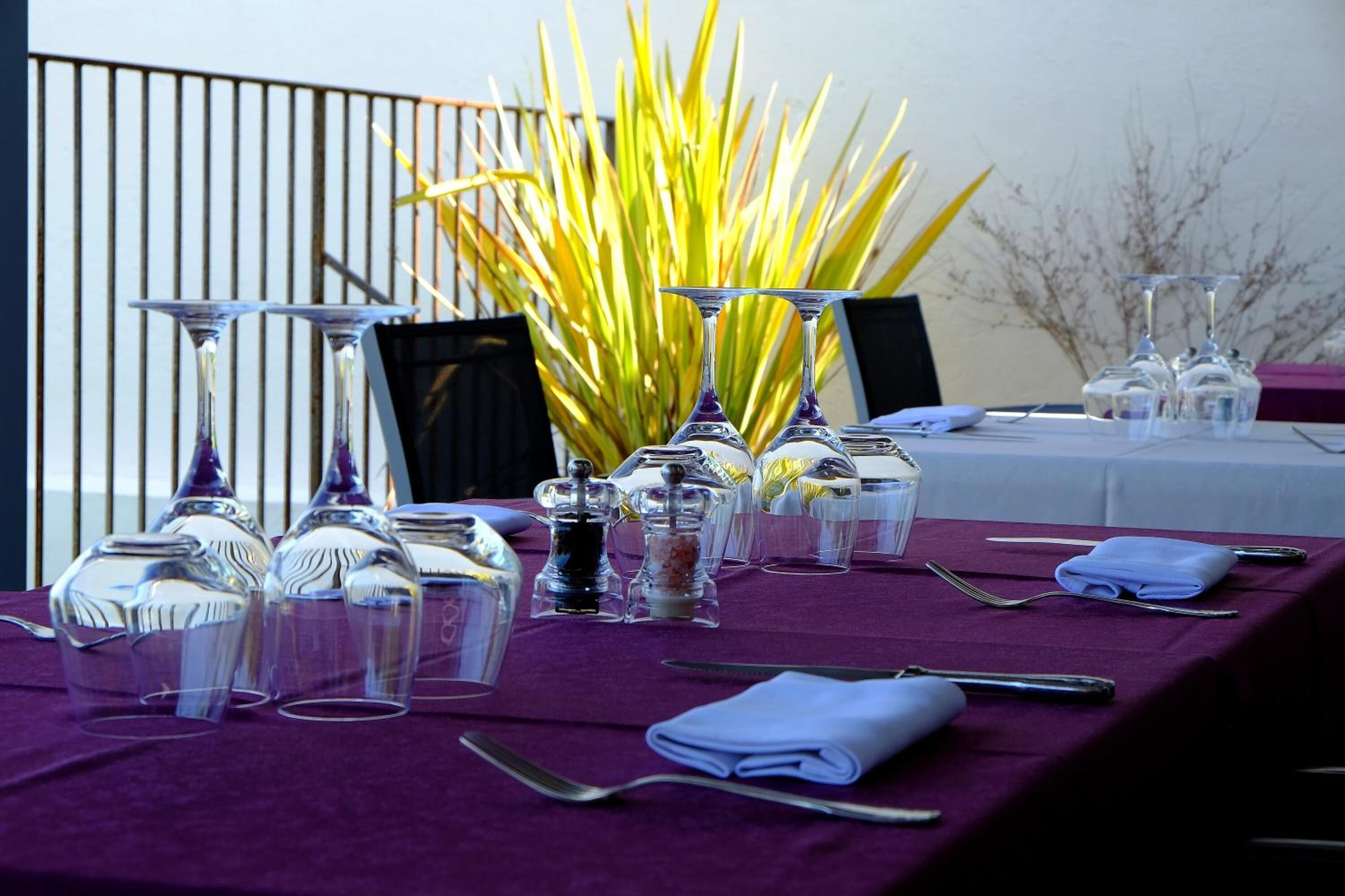 breakfast, lunch and dinner served