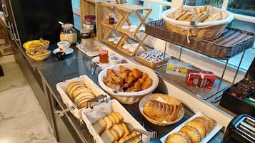 Desayuno (EUR 9.00 por persona)