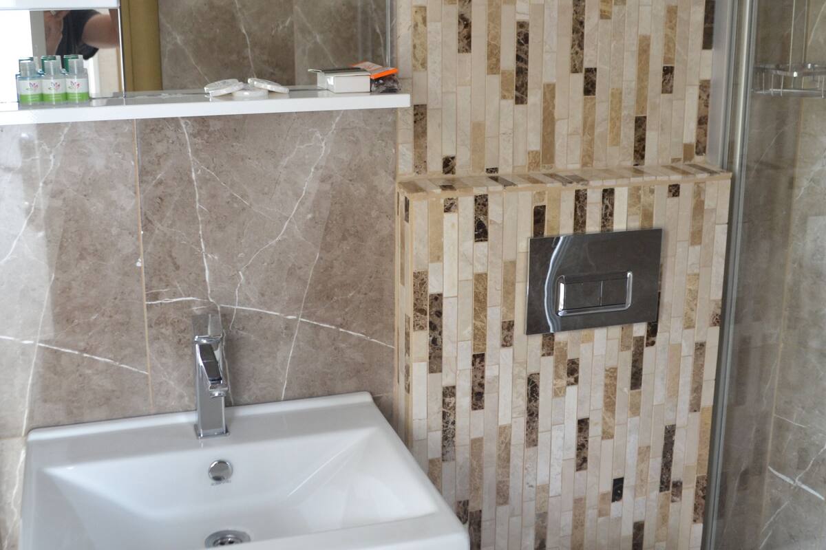Bathroom sink