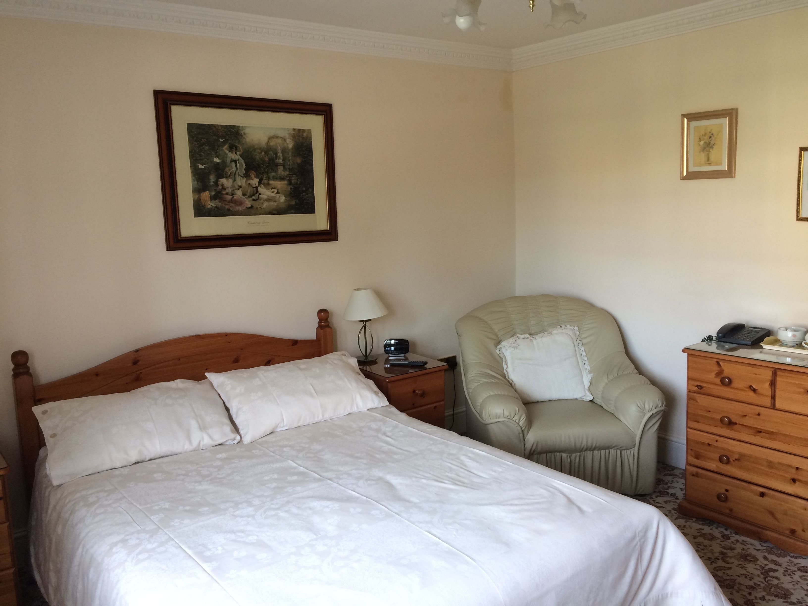 double room | desk, iron/ironing board, free cots/infant beds, free wifi