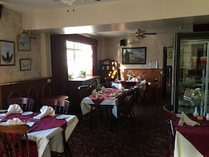 Restaurant - Half Moon Hotel and Restaurant (Alford)