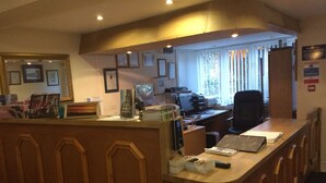 Reception - Half Moon Hotel and Restaurant (Alford)