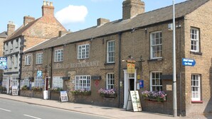 Front of property - Half Moon Hotel and Restaurant (Alford)