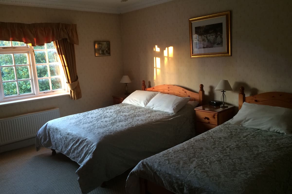 triple room | desk, iron/ironing board, free cots/infant beds, free wifi