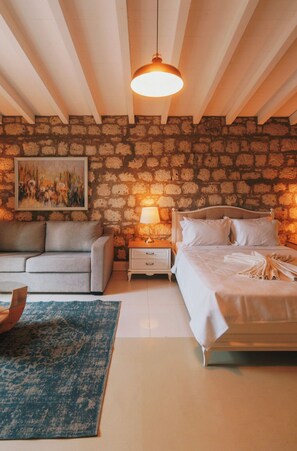 Luxury Room, 1 Queen Bed, Bathtub, City View